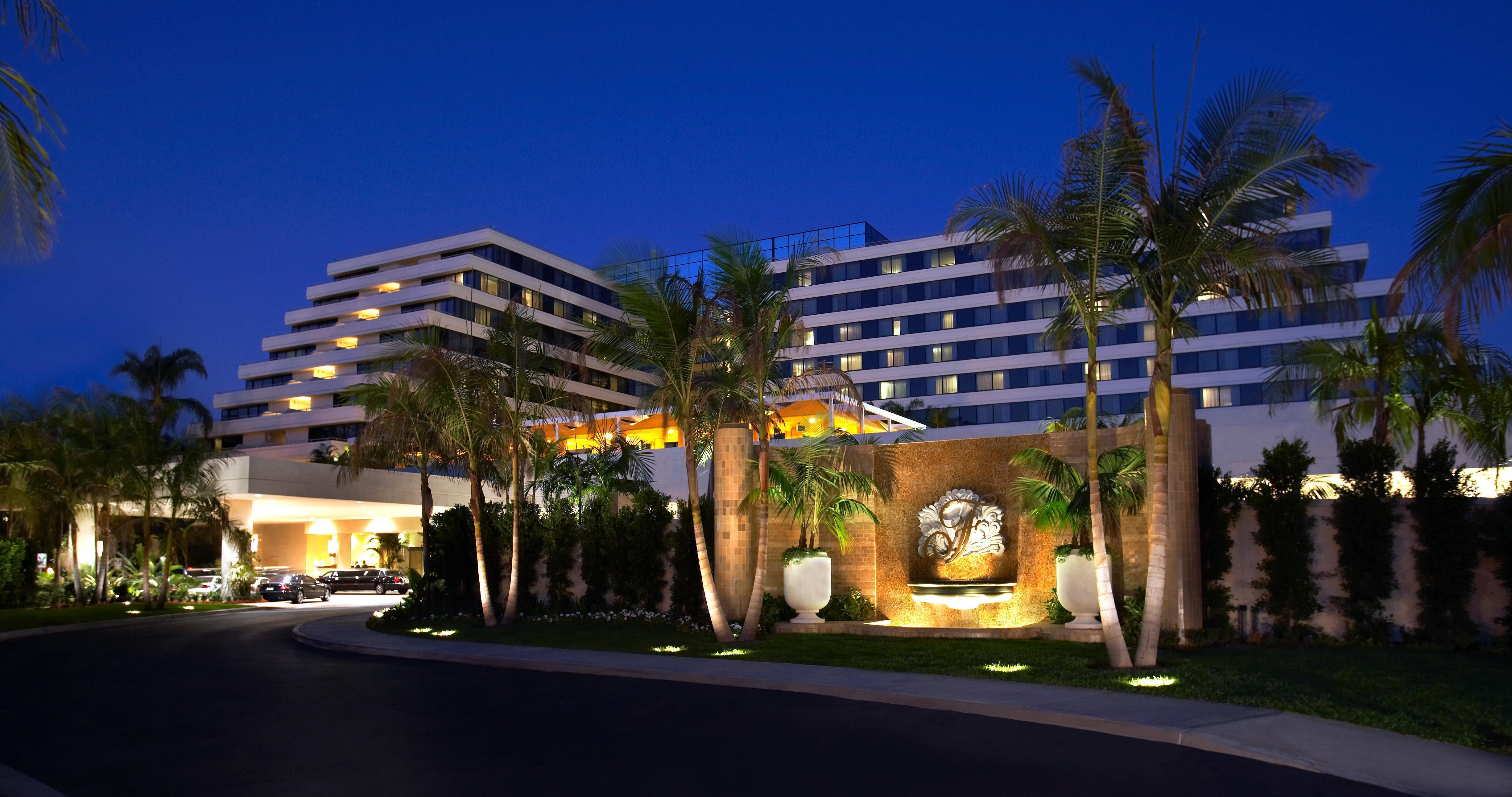 Renaissance Newport Beach Hotel Bagian luar foto