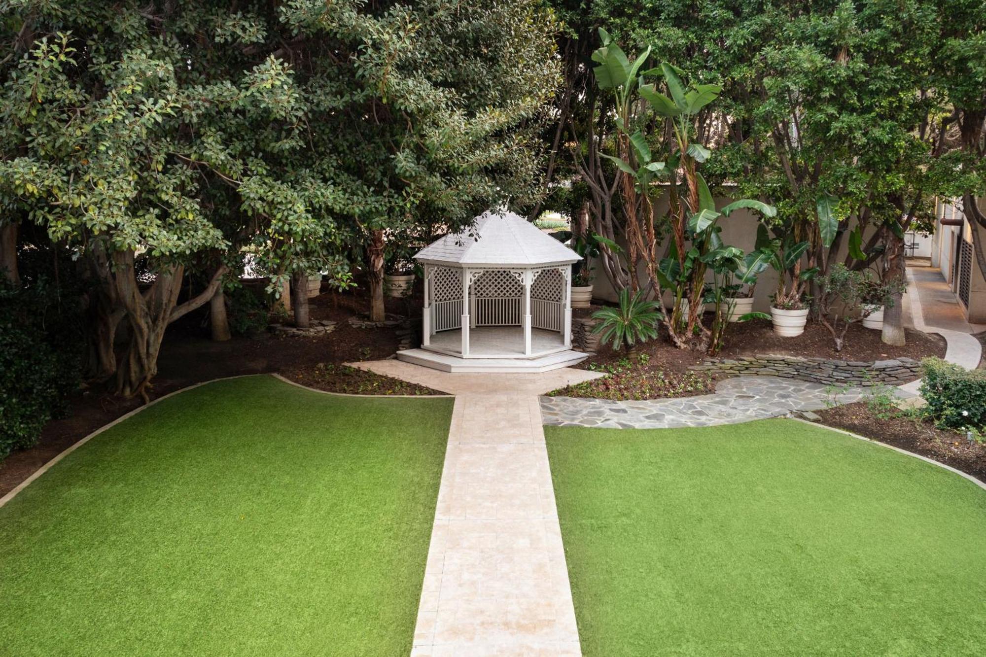 Renaissance Newport Beach Hotel Bagian luar foto