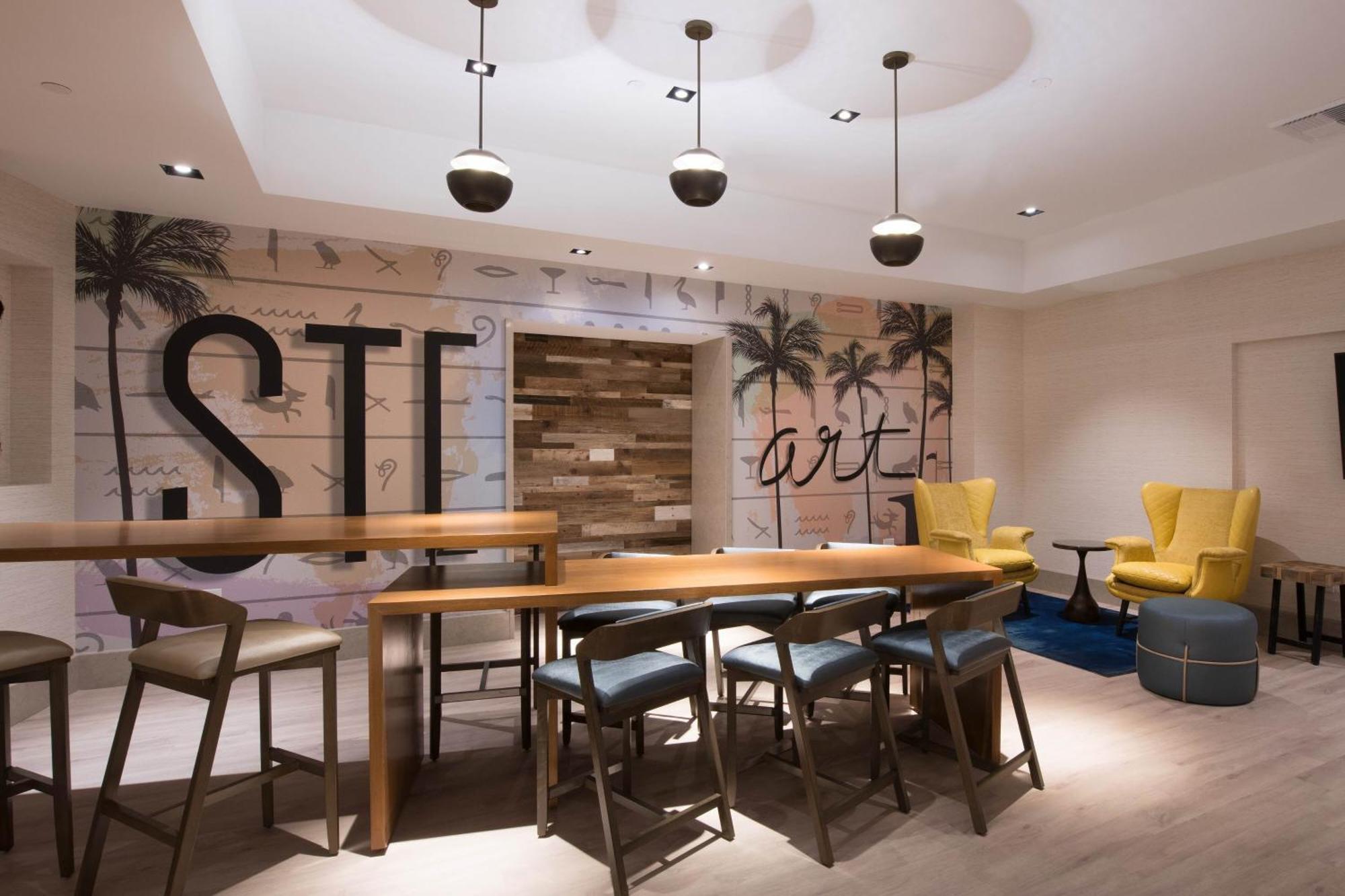 Renaissance Newport Beach Hotel Bagian luar foto